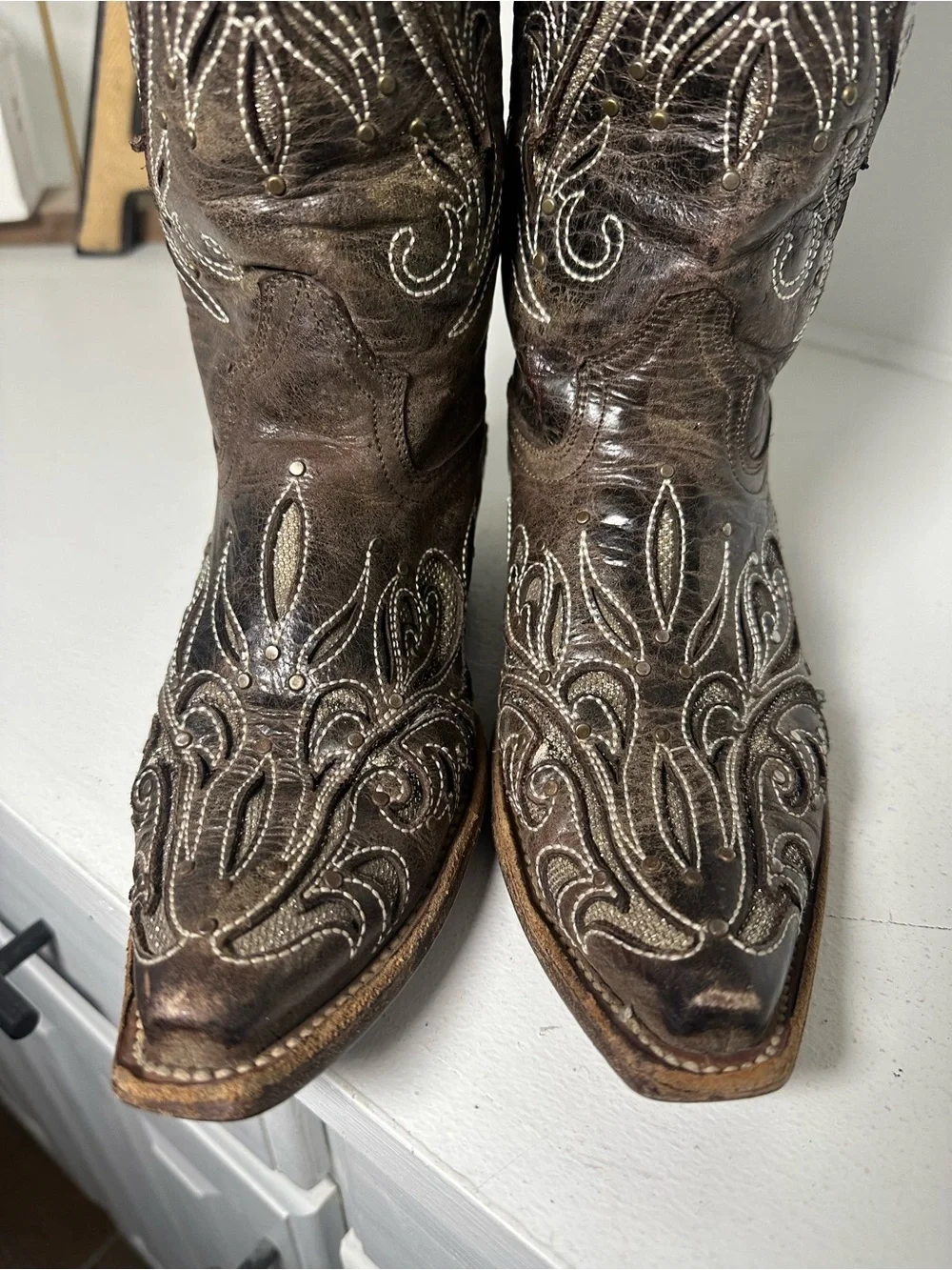 **SOLD**Corral Style Women’s 7.5 Brown Embroidered Cowboy Boots Distressed - Picture 3 of 9